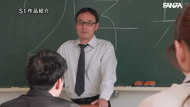 教員生活27年で一番美人な教え子の甘い求愛に人生を棒にふりそうな俺 河北彩伽 動画キャプチャ 4