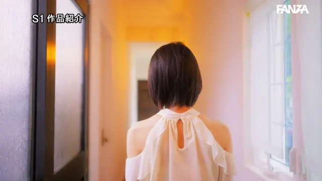 新人NO.1 STYLE 4か国のカワイイから、生まれた顔面。世界が恋するクォーター美女 桐谷エマ DEBUT 動画キャプチャ 1