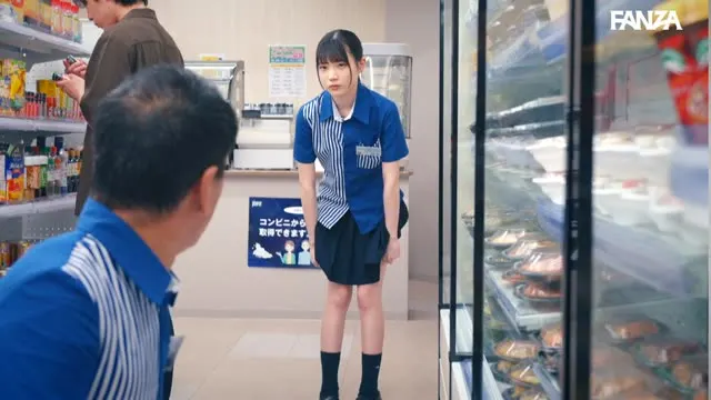 制服を脱いだ彼女は僕だけのもの。深夜のコンビニで一緒に働くことになった美少女と生中セックス。 望実かなえ 動画キャプチャ 5